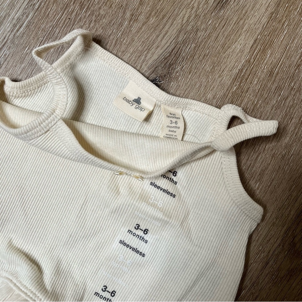 GAP Cream Ruffle Baby Set - Picture 2 of 2